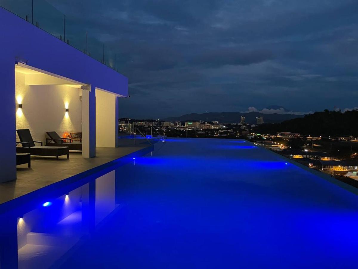 Queensland Suites At Aru Suites, Кота-Кинабалу Экстерьер фото