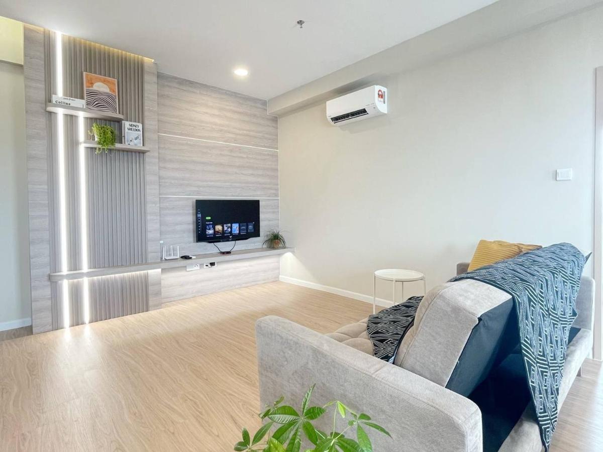 Queensland Suites At Aru Suites, Кота-Кинабалу Экстерьер фото