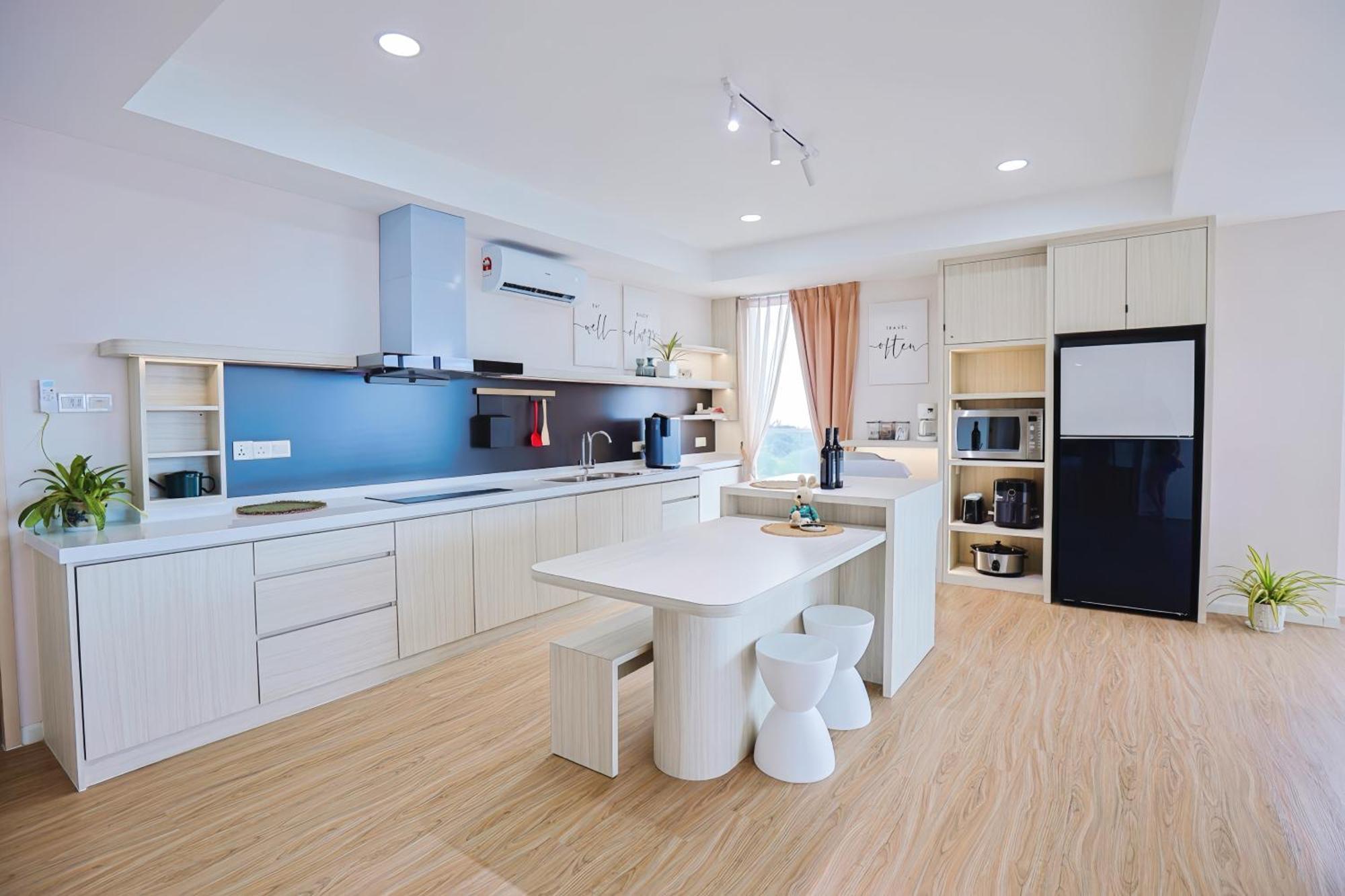 Queensland Suites At Aru Suites, Кота-Кинабалу Экстерьер фото